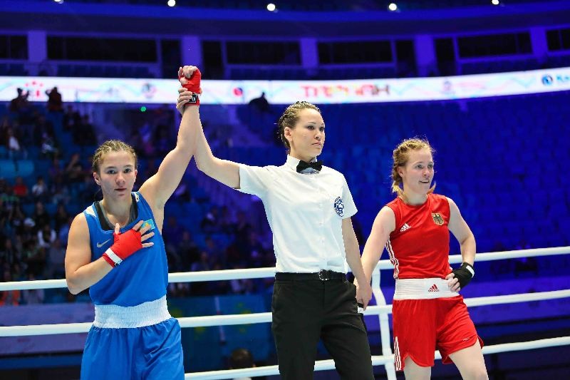 Үлкен секс үлкен сиськи