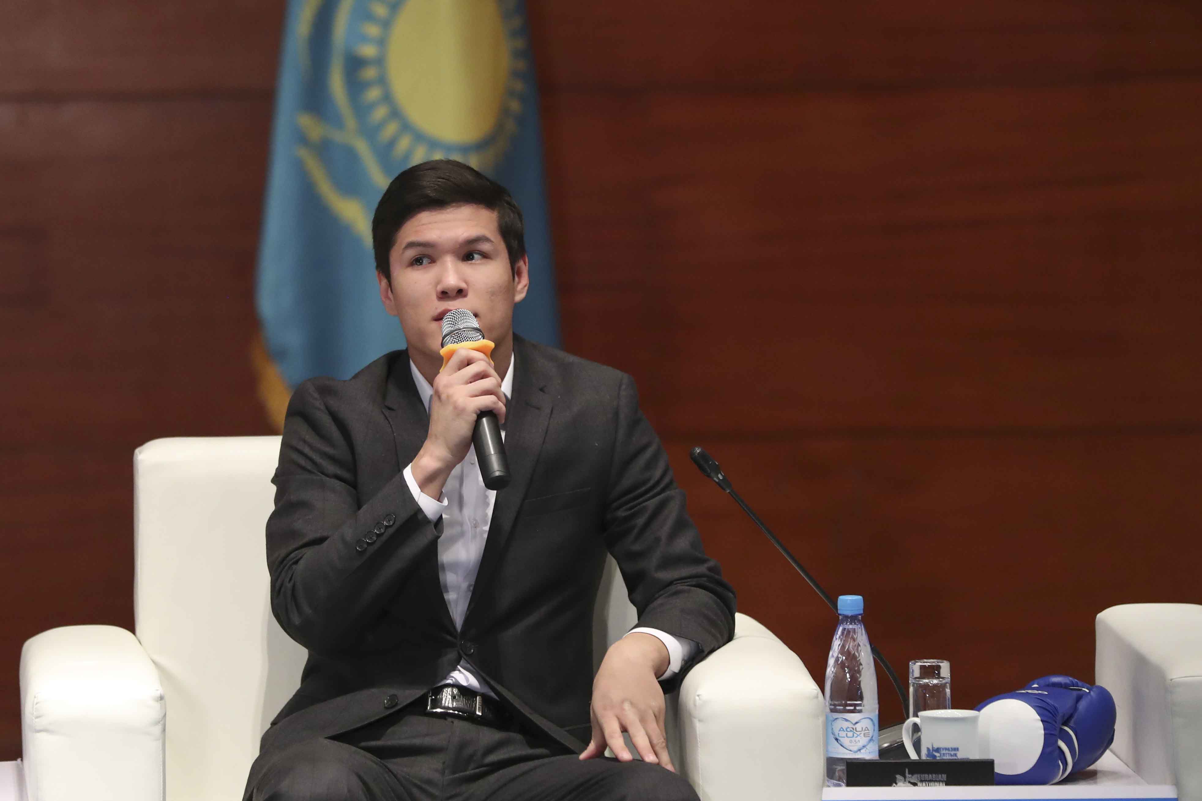 Фотосуреттерді кастинг кезіндегі порномодельдер