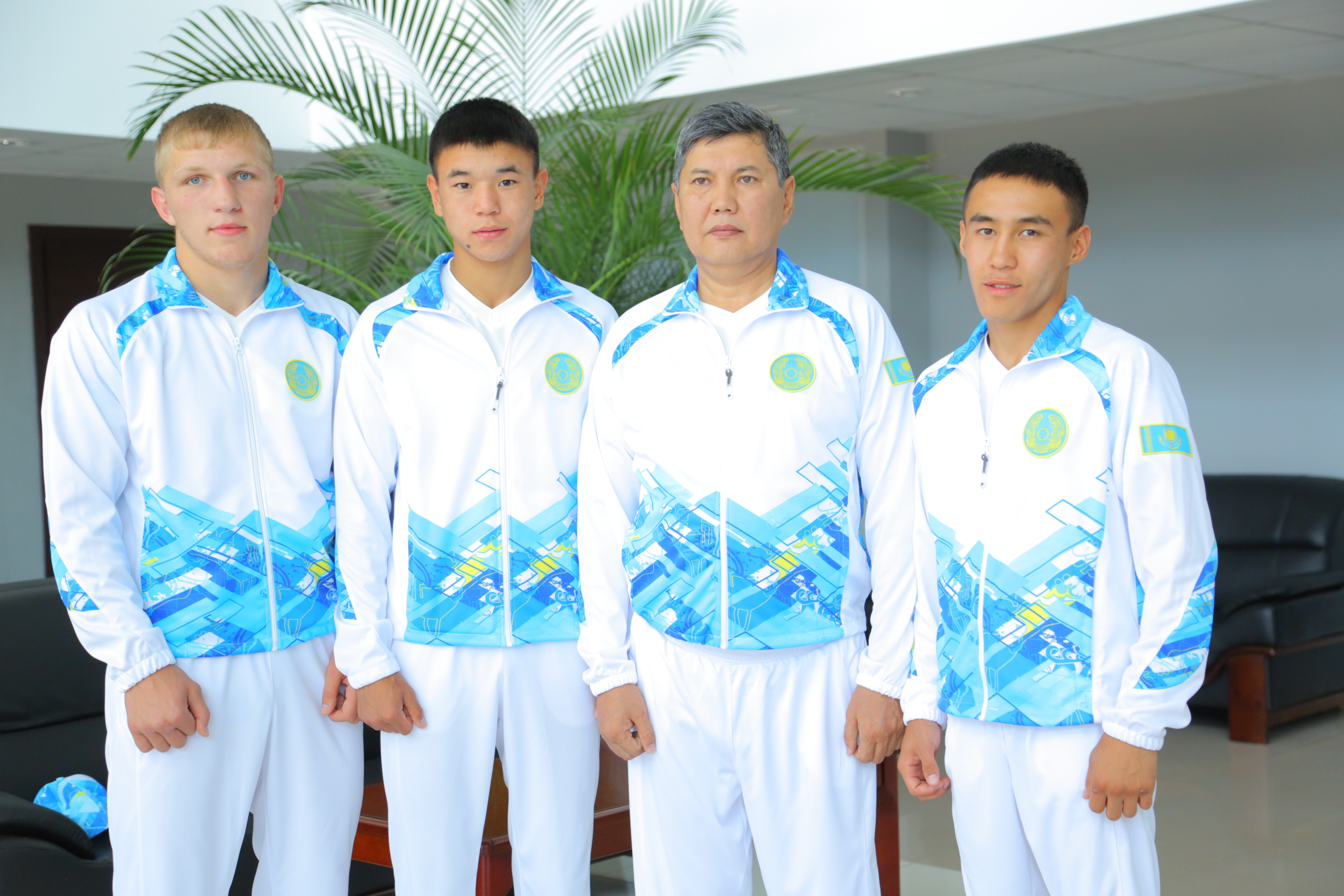 Спортивный костюм казахстан