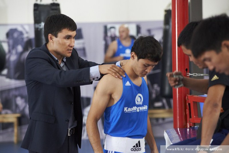 Жалаңаш театр актрисасының видеосы